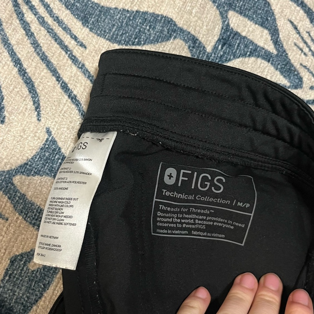 High Waisted Zamora Jogger Scrub Pants in Black size medium petite - Picture 5 of 6